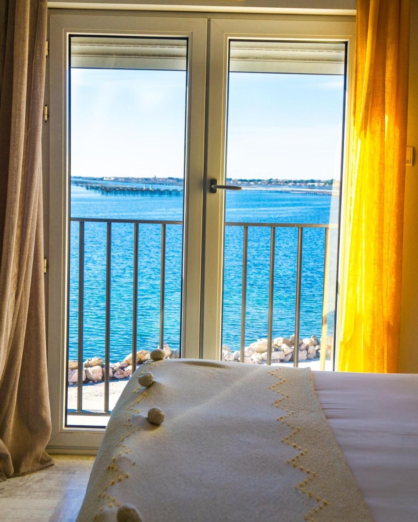 A La Voile Blanche Hotel บูซิเกส์ ภายนอก รูปภาพ